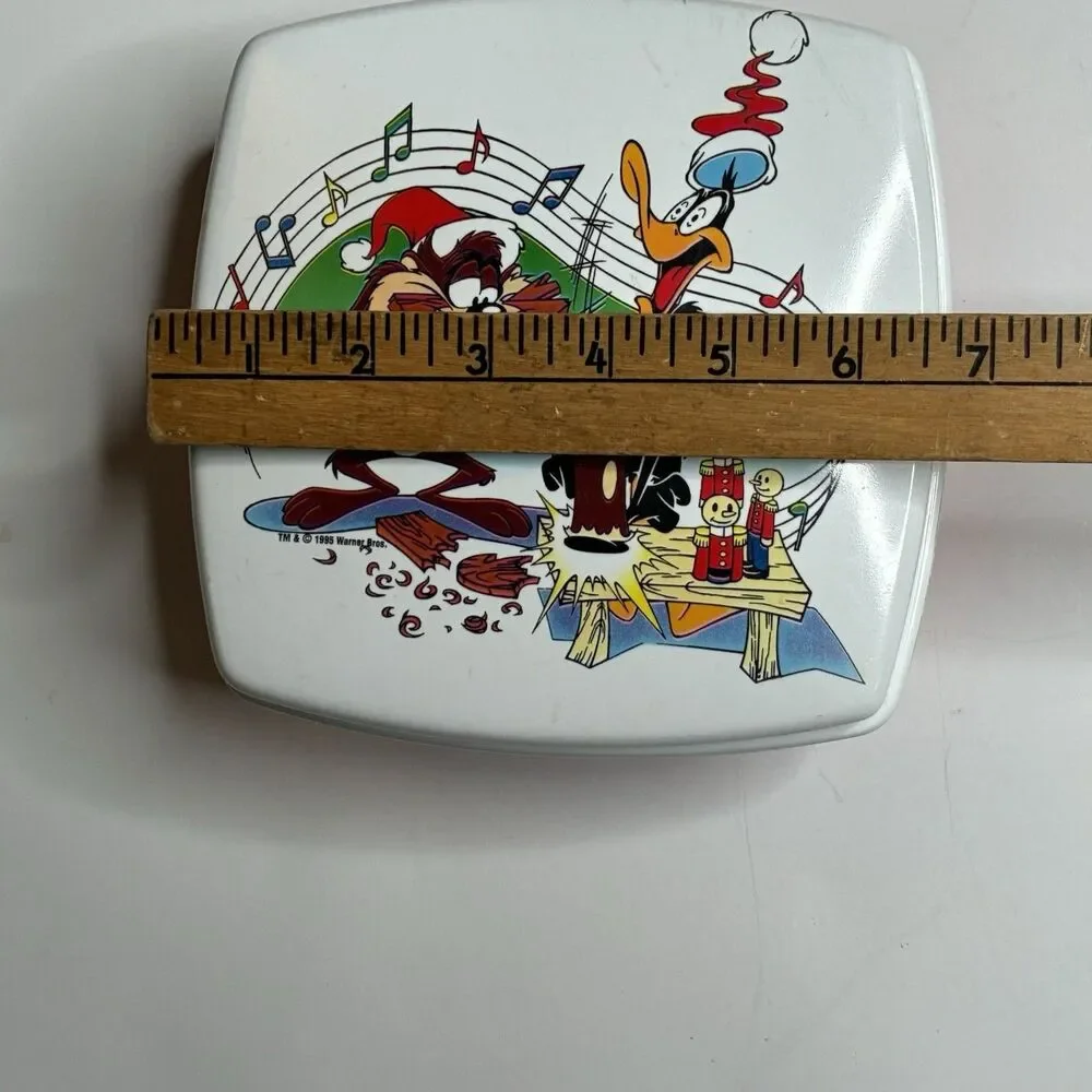 Unbranded looney tunes